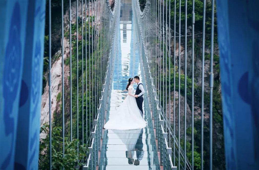 浪漫七夕·天桥之吻！马仁奇峰景区凭借结婚证免费入园！