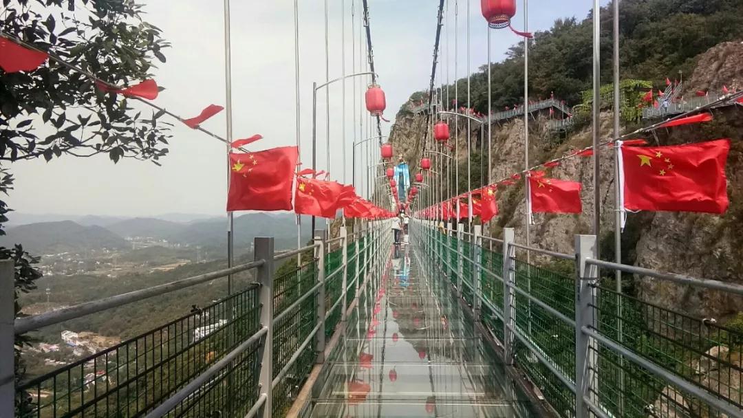 马仁奇峰红色芳华绽放！献礼祖国70华诞！