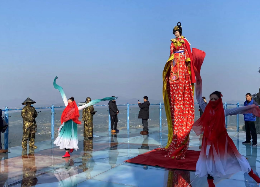 新年到！真·天空之境遇见高杆女神，千副春联免费送！