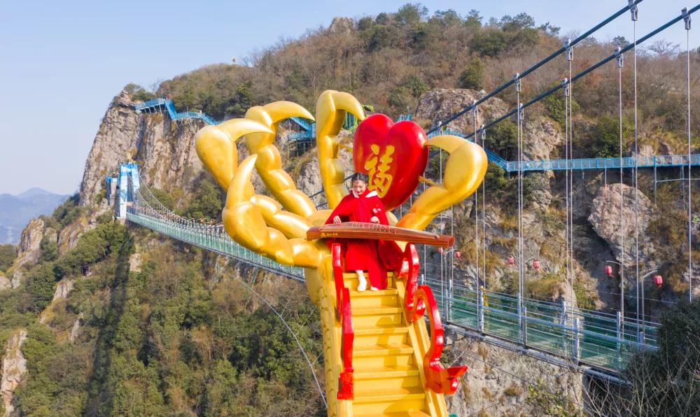 马仁奇峰面向外地留芜过年人员门票免费，祝你们春节快乐