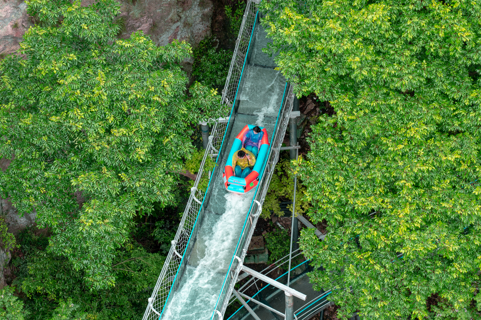 心跳国庆！去马仁奇峰看猪八戒悬崖跳，玩高空漂流18弯！