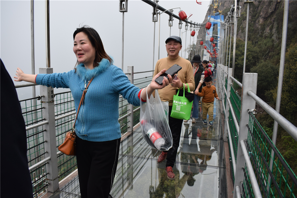 亚洲精品巨爆乳无码大乳巨