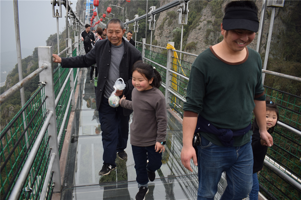 亚洲精品巨爆乳无码大乳巨