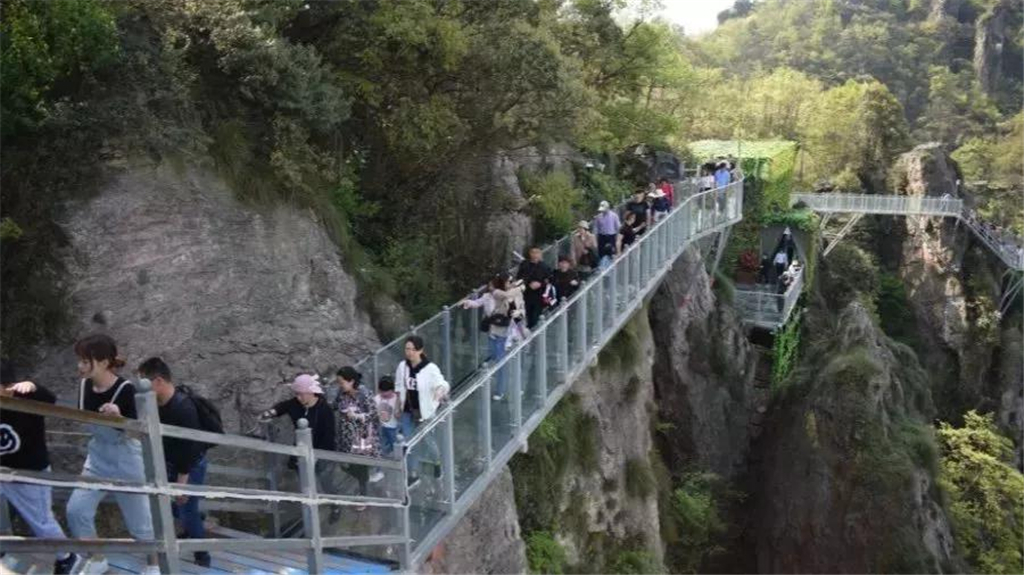 亚洲精品巨爆乳无码大乳巨