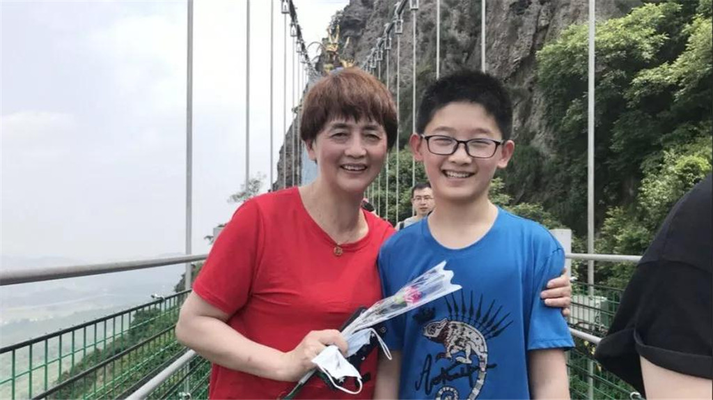 亚洲精品巨爆乳无码大乳巨