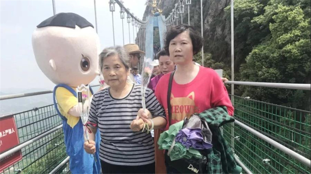 亚洲精品巨爆乳无码大乳巨