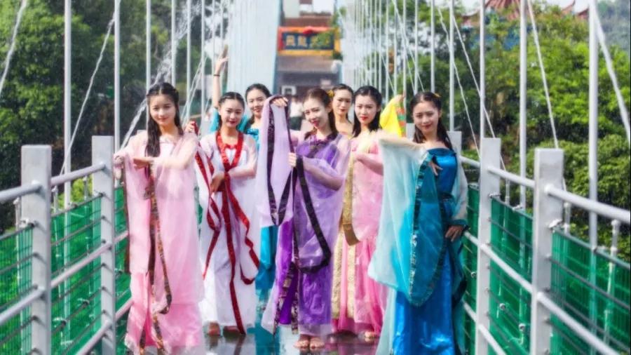 亚洲精品巨爆乳无码大乳巨